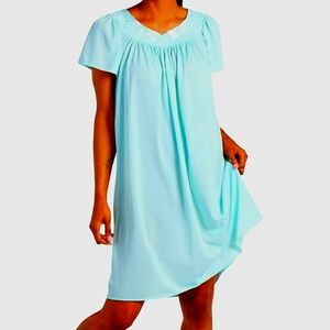 Miss Elaine Classics Silky Nightgown Night Gown Size M Cute Sleeves Color Aqua
